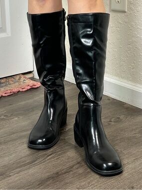 Classic Black Knee-High Women's Boots